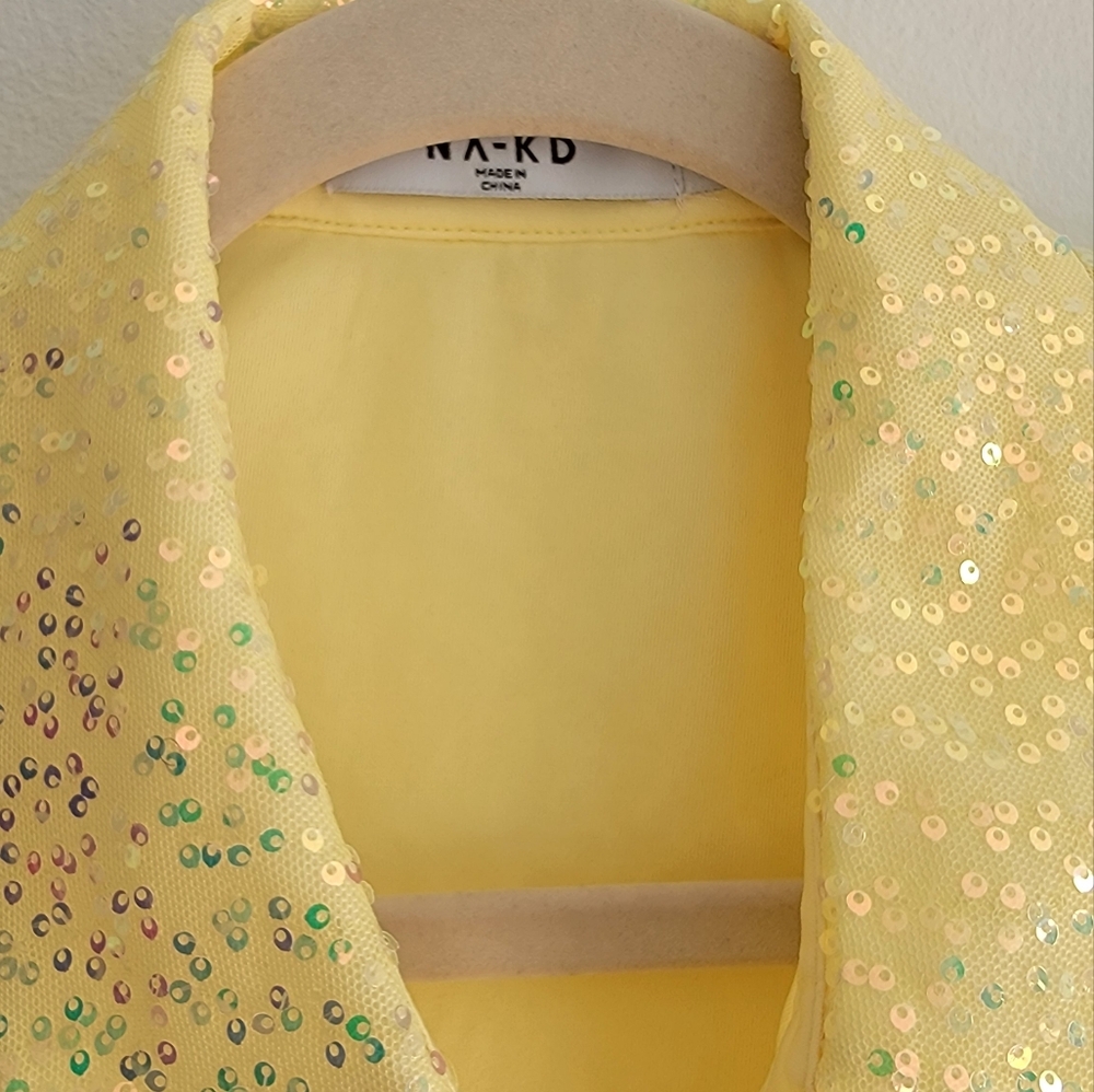 Yellow sequined button down crop top - Picture 3 of 3